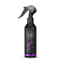 Black spray pullo, jossa on metallinen musta suutin ja violetteja yksityiskohtia badboys ez wiper 200ml -tuotteessa