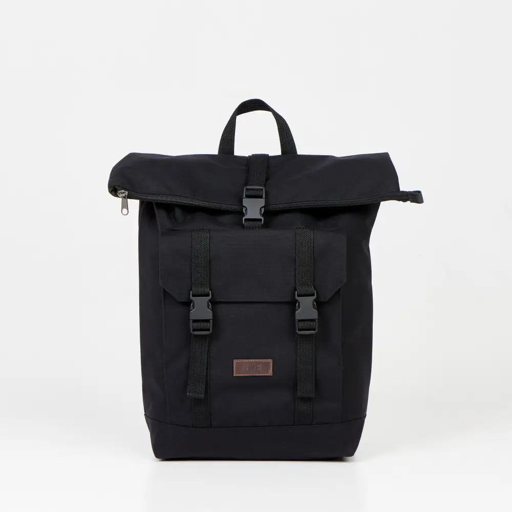 Cliff 25l reppu musta rolltop-reppu kestävällä kankaalla ja mustilla muovisoljilla