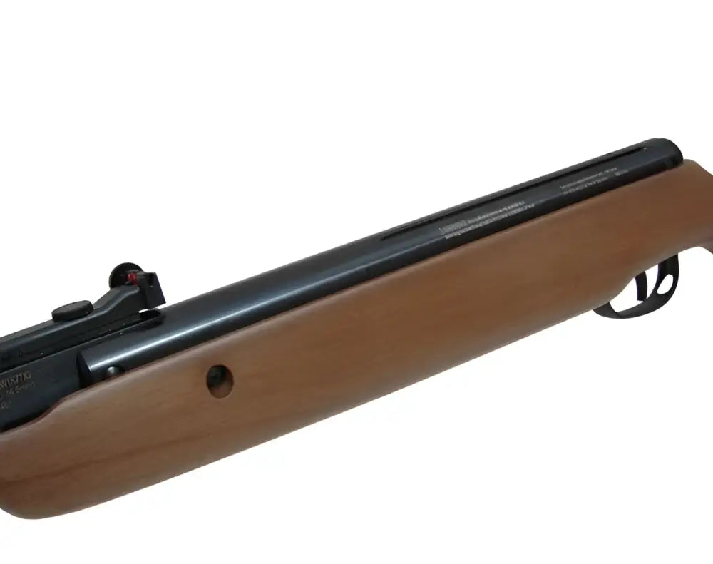 Crosman vantage 4.5mm ilmakivääri kiikaritähtäimellä ruskealla puisella varrella ja mustalla metalliputkella