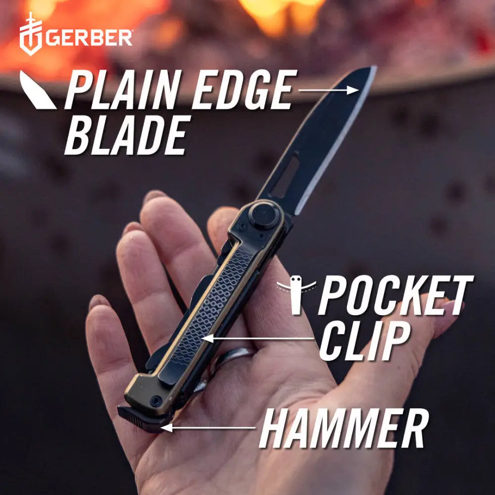 Gerber armbar scout green 16l taskuveitsi mustalla ja kultaisella teksturoidulla kahvalla integroidulla vasaralla ja taskuklipillä
