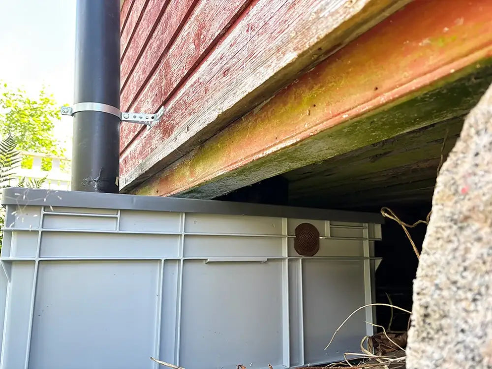Harmaa muovinen säilytyslaatikko vahvistetulla ruudukkomuotoilulla green toilet lux kasetti sisäkuivakäymälä tuotteessa