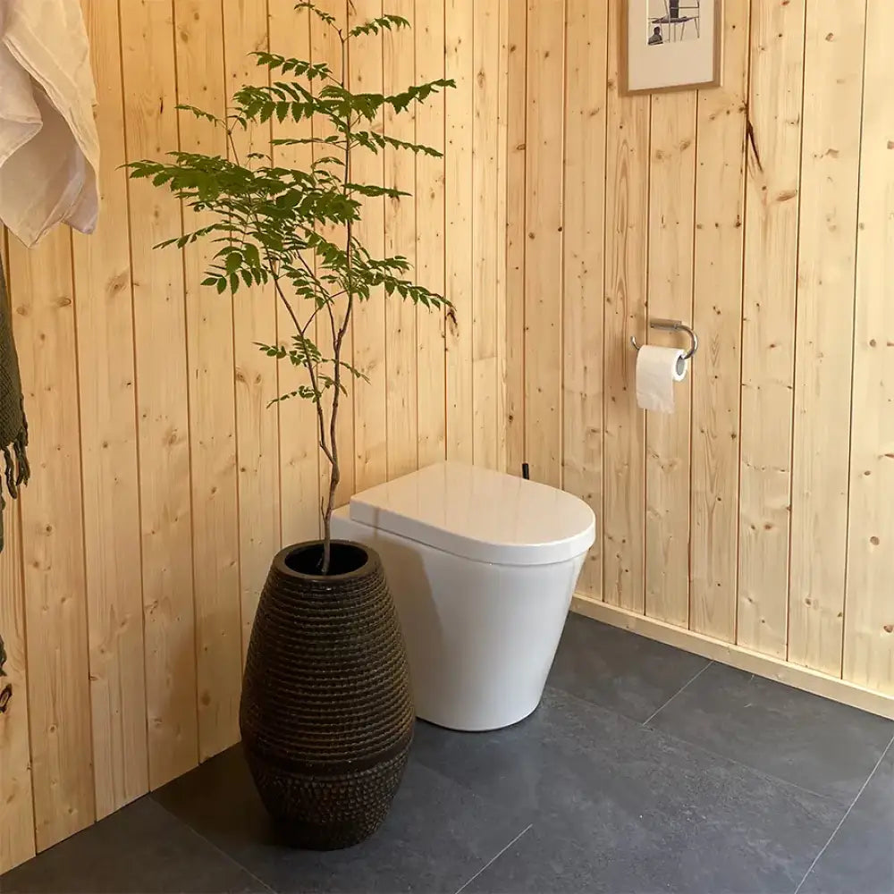 Valkoinen keraaminen green toilet lux kuivakäymälä nykyaikaisella ja tyylikkäällä muotoilulla