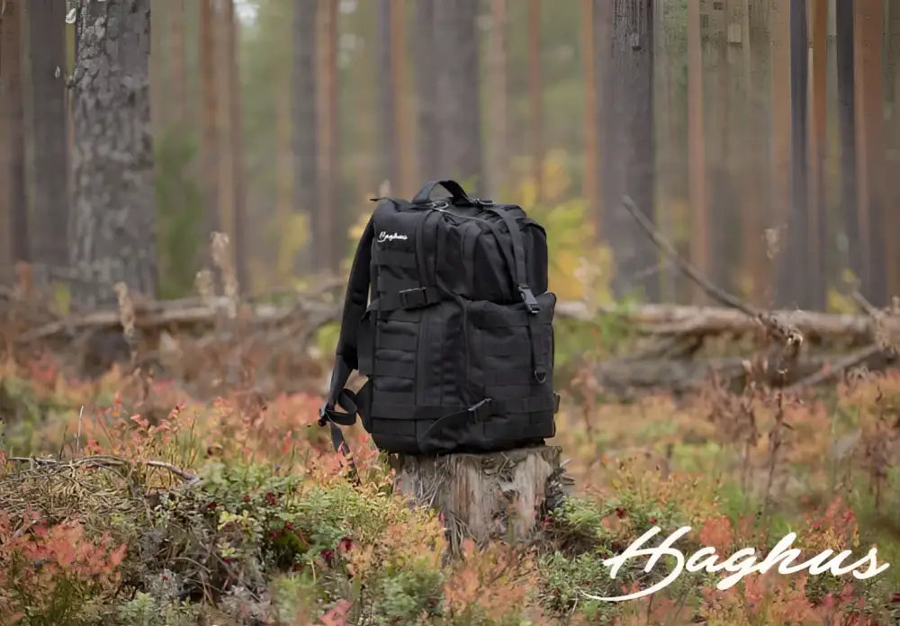 Haghus tactical reppu 35l musta taktinen reppu vahvistetuilla saumoilla ja useilla ulkotaskuilla valkoisella logolla