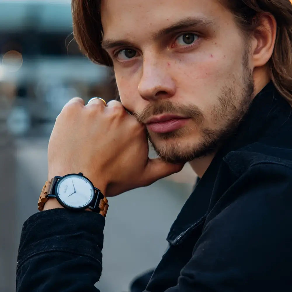 Minimalistinen havu watches kallio puinen rannekello 40mm mustalla kehyksellä ja vaaleanruskeilla puisilla rannekelinkeillä