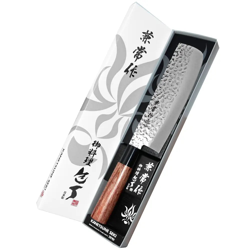 Japanilaistyylinen kanetsune seki kc-950 nakiri veitsi vasarretulla ruostumattomalla terällä ja puisella kahvalla pakkauksessa