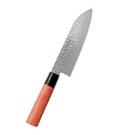 Kanetsune seki kc-950 santoku 16,5 cm tyylikäs vasaroitu ruostumaton teräsveitsi punertavalla puisella kahvalla ja mustalla bolsterilla