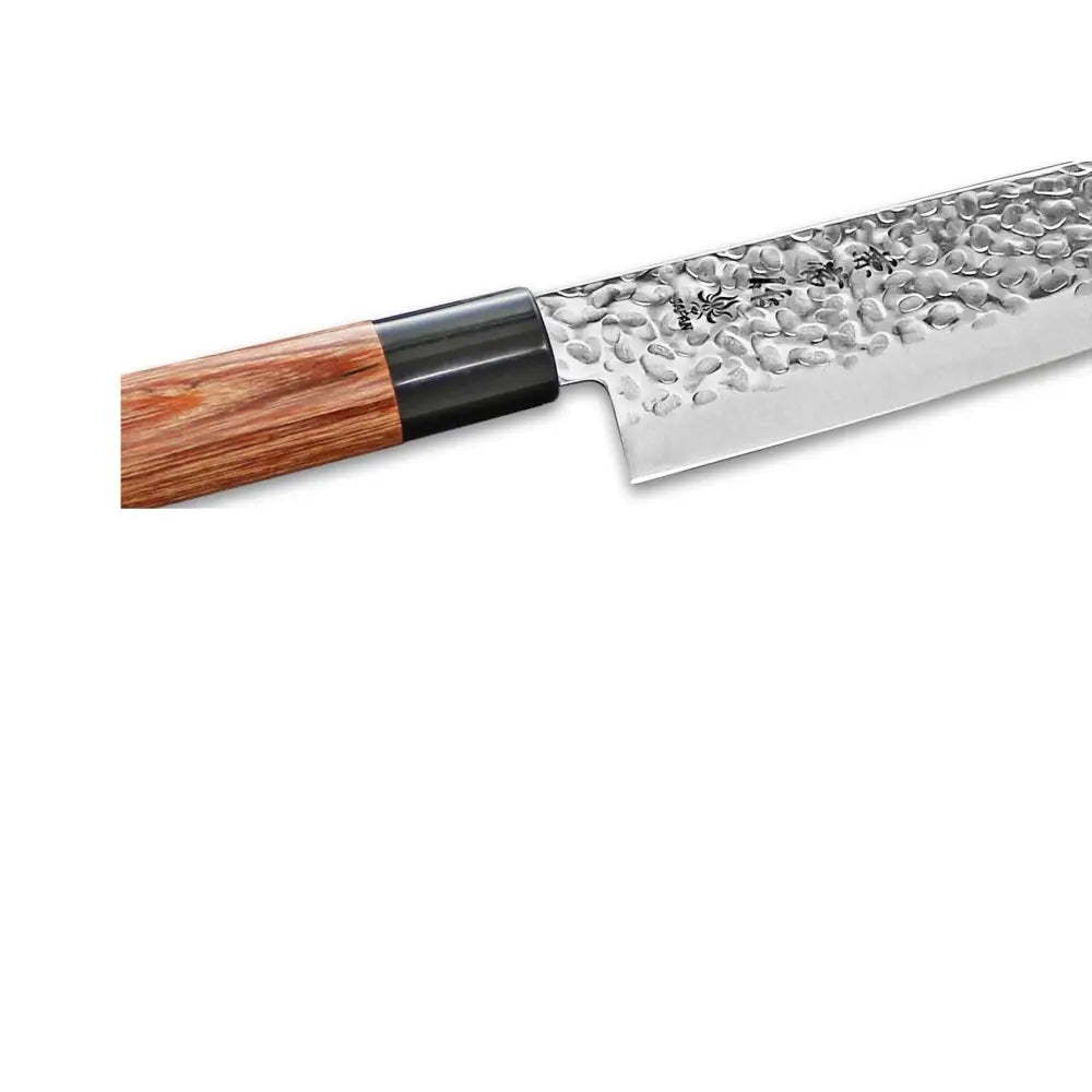 Kanetsune Seki KC-957 kokkiveitsi 21 cm tyylikäs vasaroitu ruostumaton teräs puukahvalla ja mustalla varrella