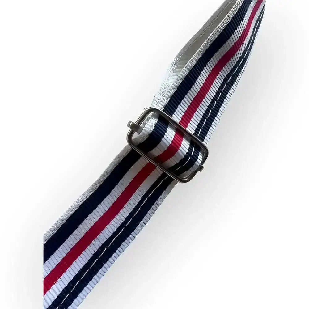 Laukun olkahihna raidallinen nailonhihna sininen, punainen ja valkoinen hopeanvärisellä metallisoljella