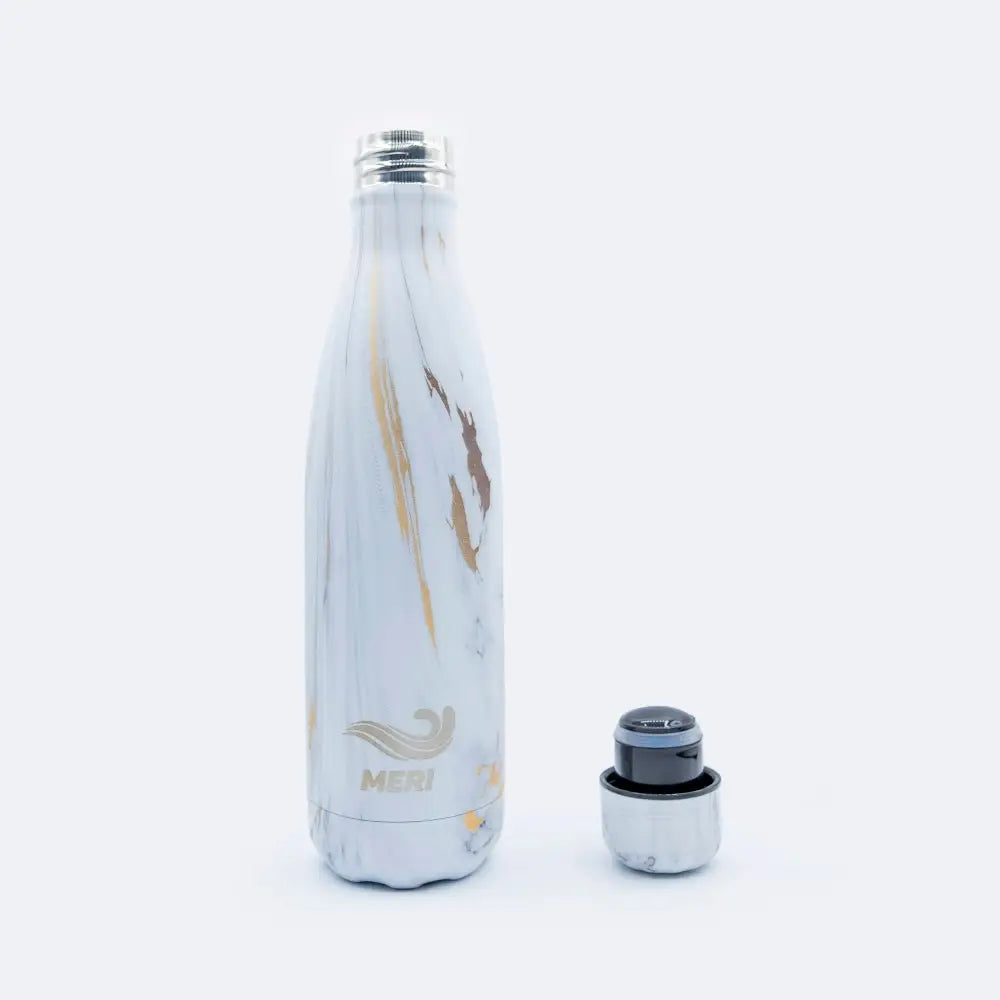 A sleek white and gold marble-patterned stainless steel water bottle memi arctic gold 500 ml with silver cap