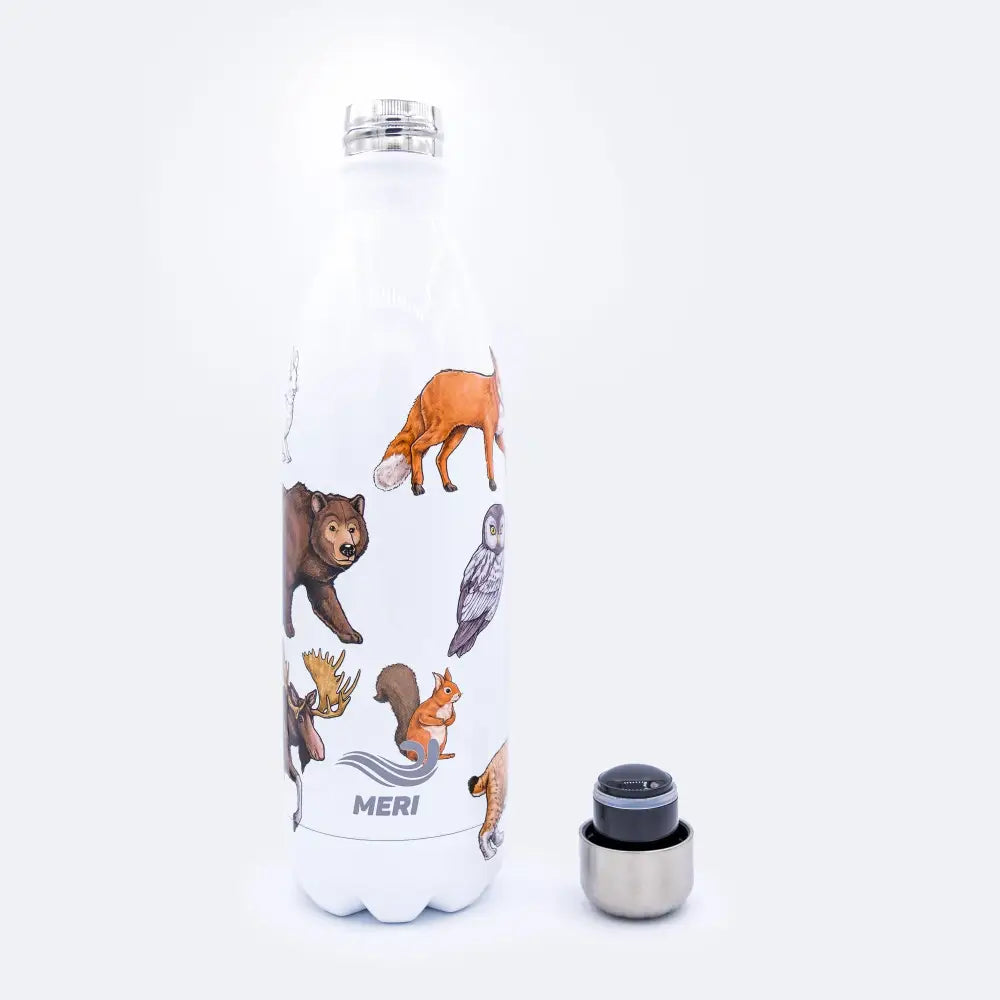 Valkoinen eristetty meribottles nordic animals 1000 ml juomapullo hopeisilla kansilla ja metsän eläinhahmoilla