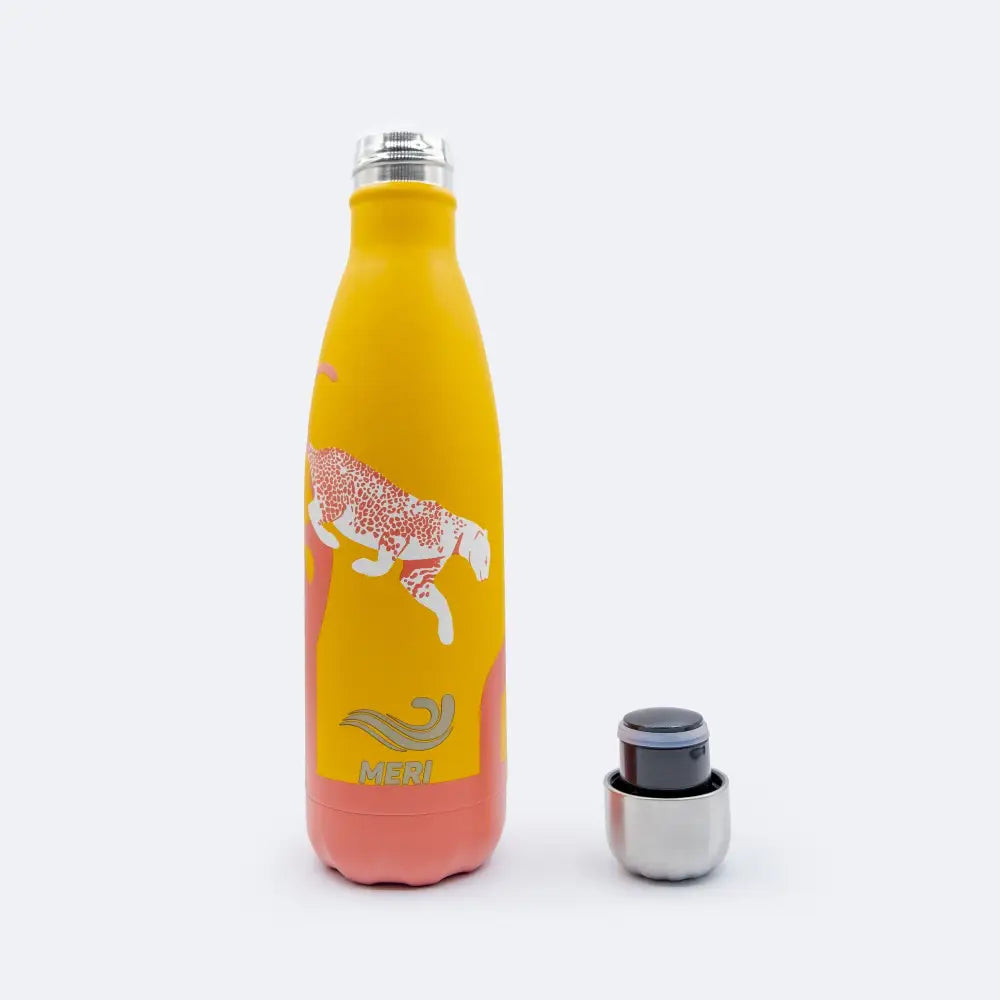 Vibrantti keltainen ja korallinen liukuvärjätty meri savanna 500 ml juomapullo valkoisella leopardikuviolla