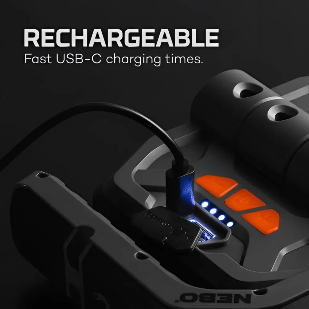 Musta ja oranssi ladattava omni 3k tehoporakone usb-c-portilla sinisellä valaistuksella