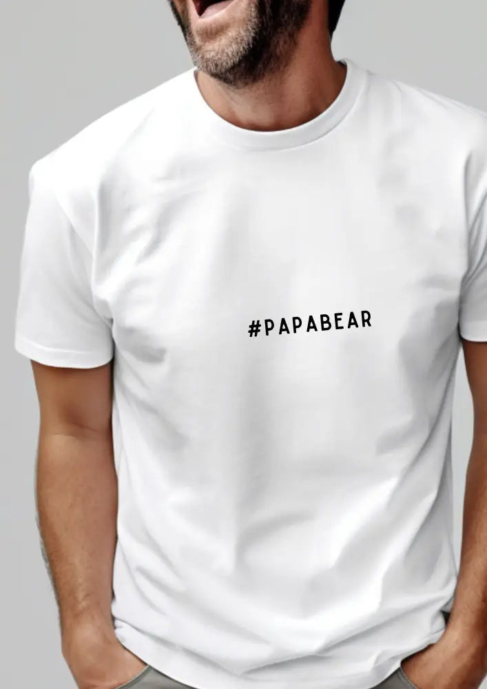 Valkoinen puuvillainen t paita jossa musta papabear teksti rinnassa hashtag papabear t paita