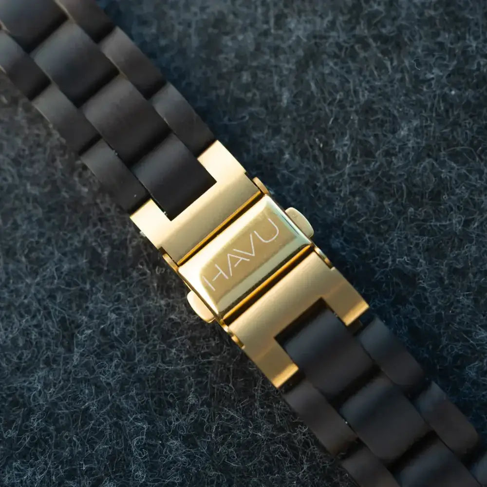 Mustan keramiikkainen kellonranneke kullanvärisellä havu-lukolla revontuli eebenpuu 32mm kellolle