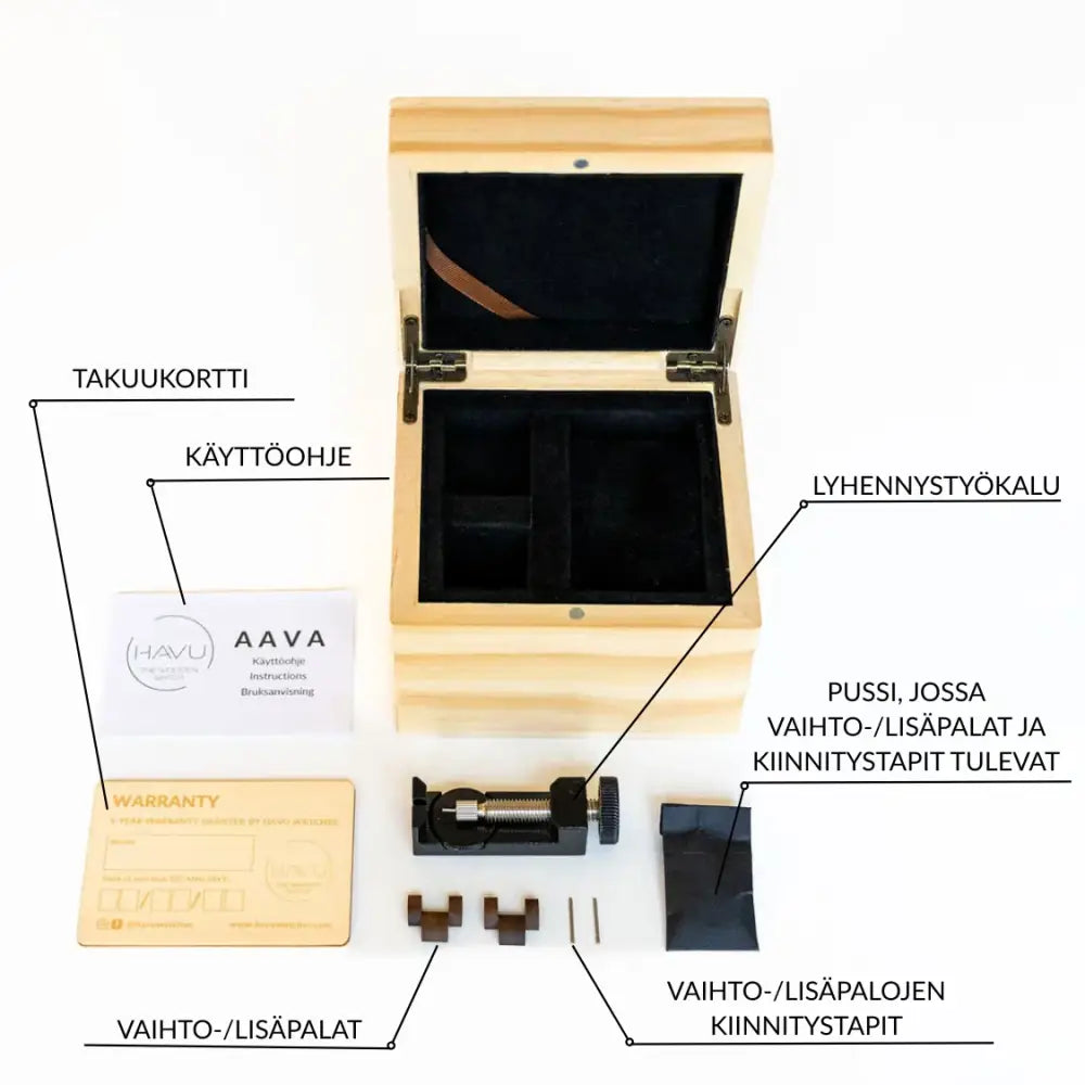 Vaalean puinen laatikko mustalla samettivuorella ja metallisaranat sisältäen Revontuli Koivu 32mm kellojen korjaustyökaluja