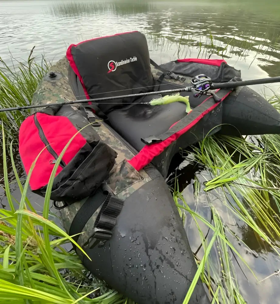 Scandinavian tackle float tube 900 kelluntarengas musta ja punainen ilmatäytteinen kalastusvene pehmustetulla istuimella ja säilytystiloilla