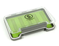 Vihreä ja harmaa läpikuultava muovinen scandinavian tackle slim silicon flybox s -kärpäslaatikko kirkkaalla kannella wildpoint outdoorsilta