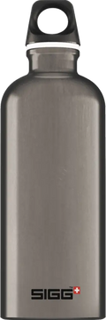 Hopea ruostumattomasta teräksestä valmistettu sigg traveller smoked pearl 0,6 l -juomapullo mustalla kahvasilmukalla ja valkealla reunuksella