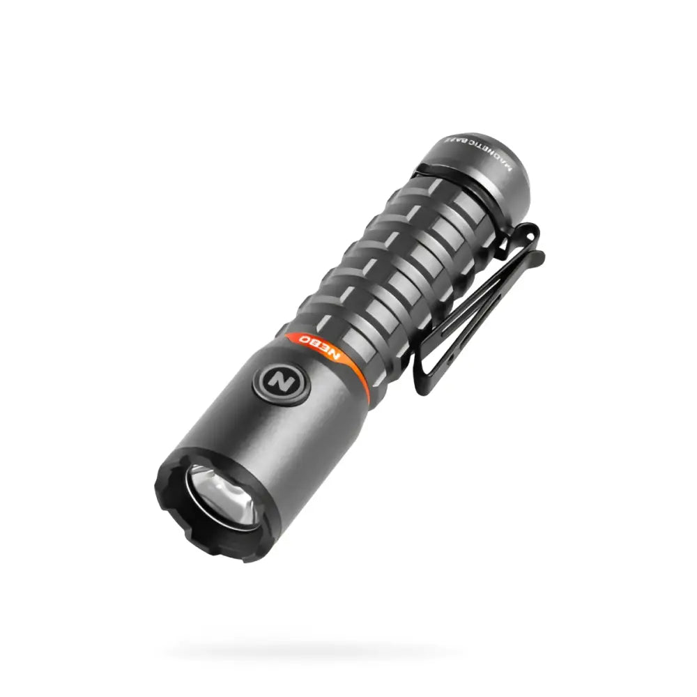 Mustavärinen nitecore ne01 taskuvalaisin usb c latauksella teksturoidulla kahvalla ja kiinnittimellä torchy 2k