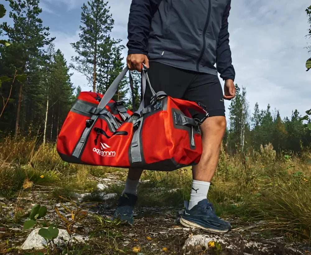 Oranssi 65l trimm board s vesitiivis reppu laukku vahvistetuilla remmeillä ja vedenkestävällä kestävästä materiaalista