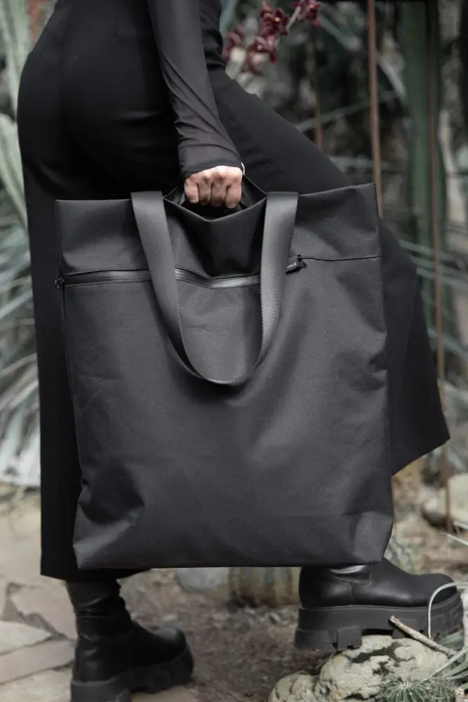 Vik kankainen kassi suuri musta nylon tote bag tukevilla kahvoilla ja etutaskun vetoketjulla
