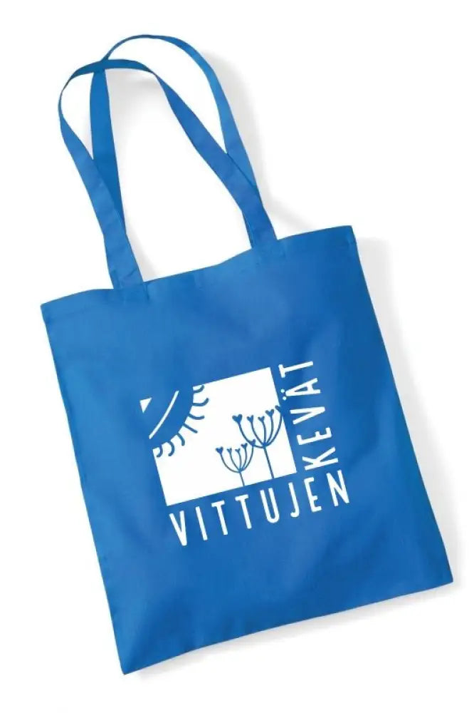 Sininen kangaskassikassi valkoisella painetulla logolla, jossa tyylitellyt kasvit ja teksti ’vittujen kevät’.